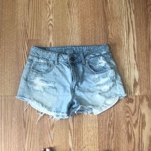 SUPER CUTE AE DENIM SHORTS SIZE SIX